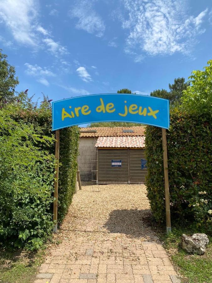 Camping Le Pressoir Petit-Palais-et-Cornemps Eksteriør billede